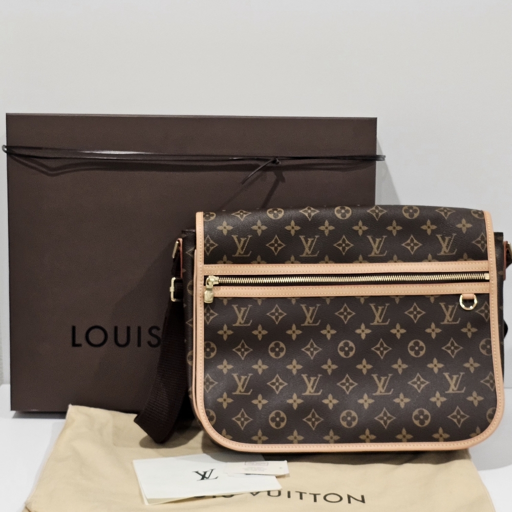 [BRAND NEW]Louis Vuitton GM Messenger Bag